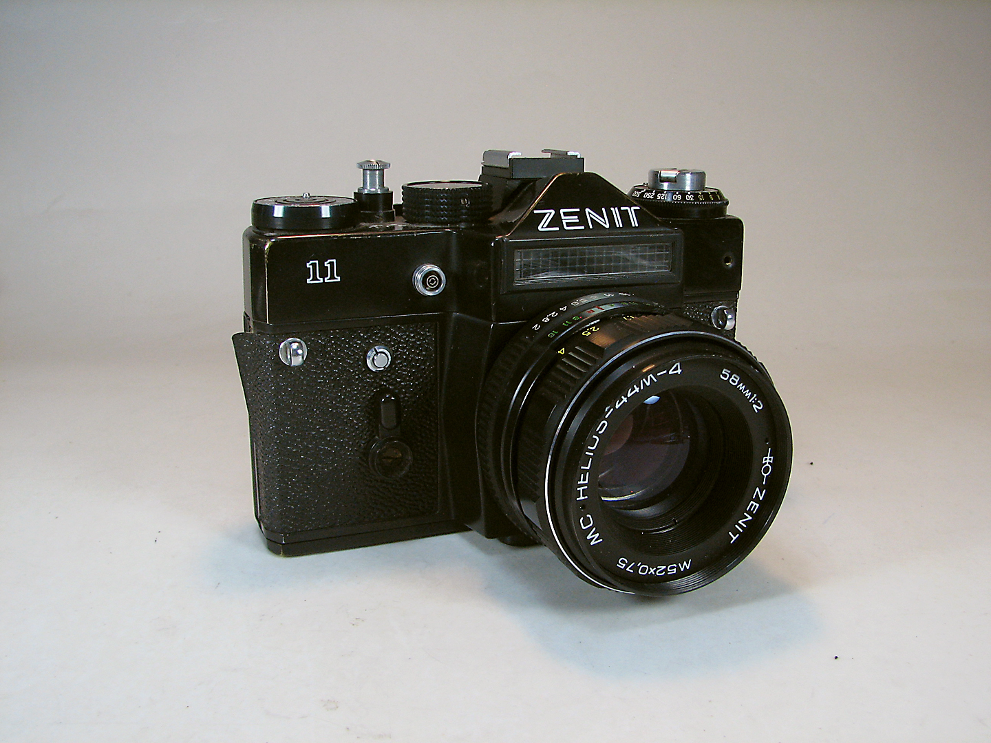 دوربین کلکسیونی و قدیمی زنیت ZENIT 11