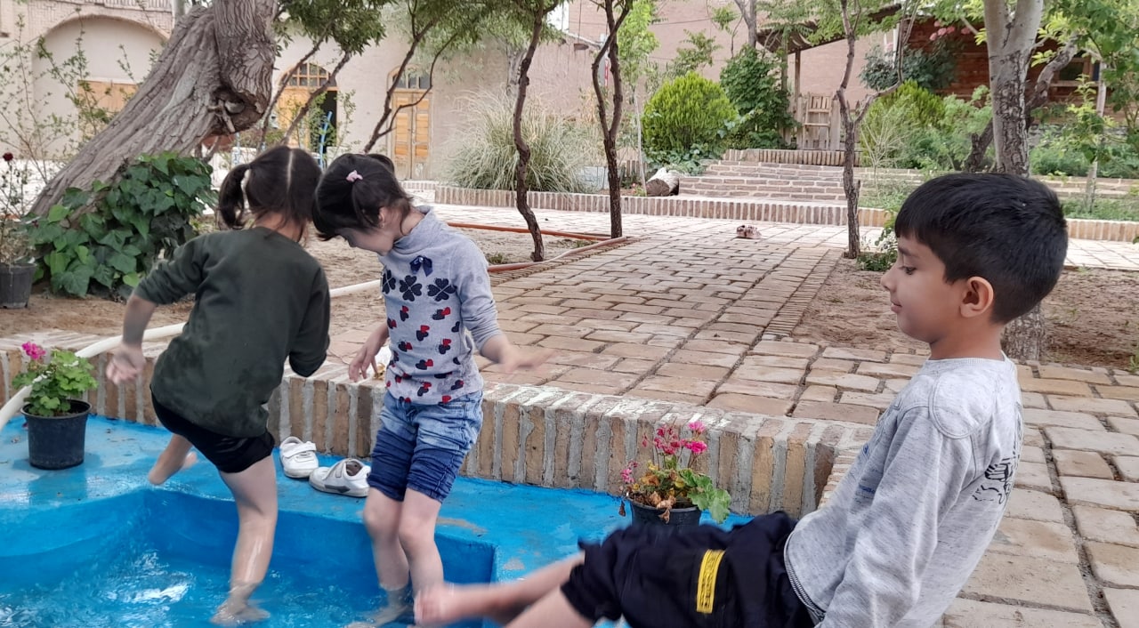 کودکان شعر قطب